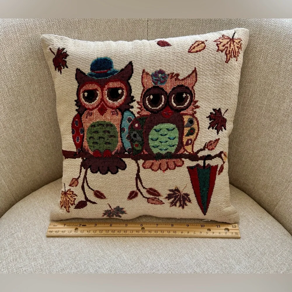 Decorative pillows with owl images. Removable covers made of tapestry fabric
